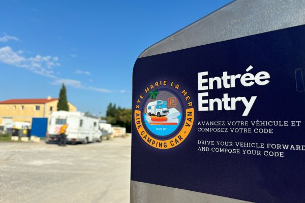 totem-d-entrée-aire-de-cc-2024DFC84A85-ADD2-6EFF-06DD-FE7A93E33C9D.jpeg